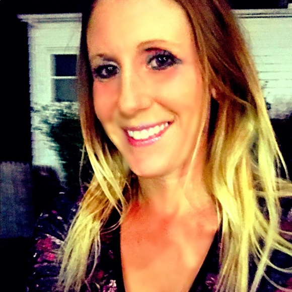 Meet your Posher, Jessica - Picture 1 of 1